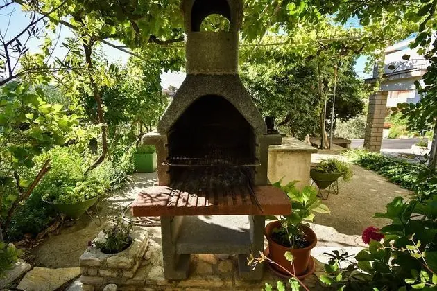 Apart Daire (Frane - with garden - A1(6))