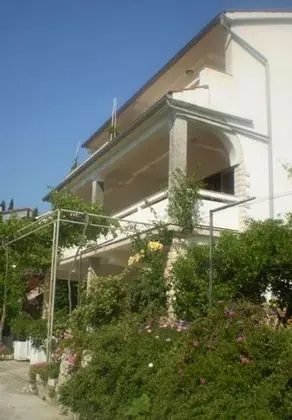 Apart Daire (Frane - with garden - A1(6))