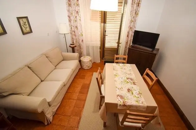 Apart Daire (Frane - with garden - A2(4))