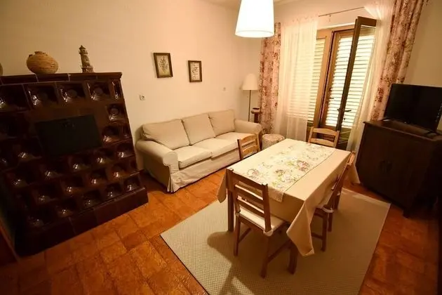 Apart Daire (Frane - with garden - A2(4))