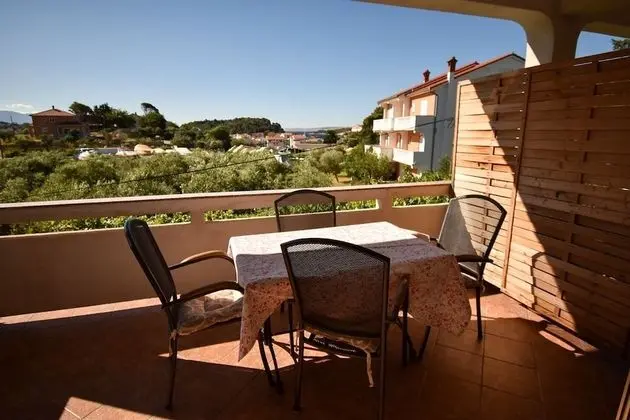 Apart Daire (Frane - with garden - A2(4))