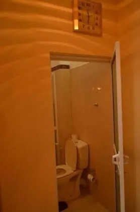 Tek Büyük Yataklı Oda, Ortak Banyo