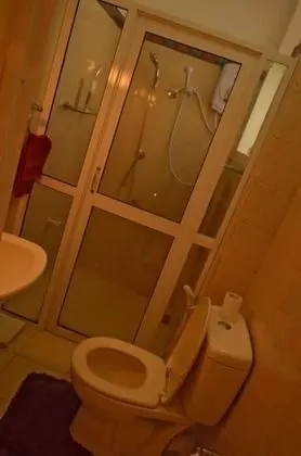 Tek Büyük Yataklı Oda, Ortak Banyo