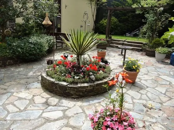 Kır Evi, Banyolu/Duşlu (Frankaborough)
