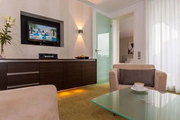 Suite 450