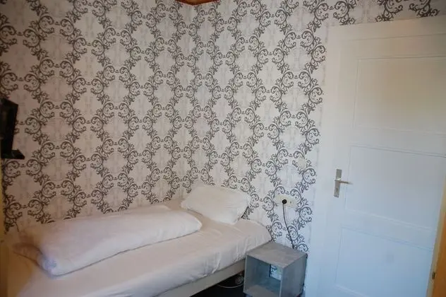 Tek Kişilik Oda, Ortak Banyo (Private Shower/Shared WC)