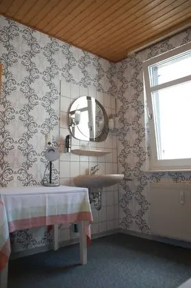 Tek Kişilik Oda, Ortak Banyo (Private Shower/Shared WC)