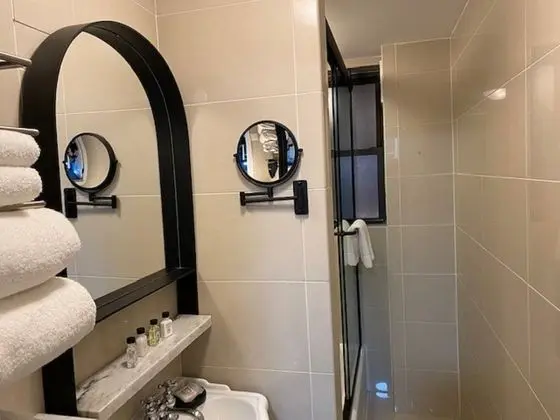 Premium Oda, 1 Büyük (Queen) Boy Yatak