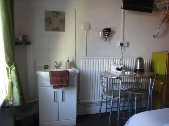 Family Oda, Ortak Banyo (Room 4)