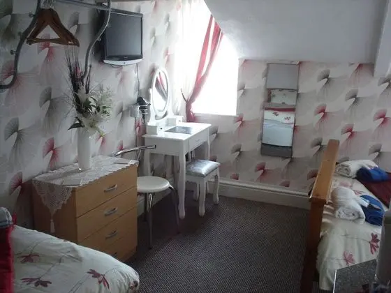 Family Oda, Ortak Banyo (Room 8 Small family room)
