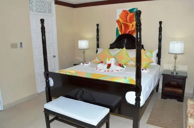 Junior Suite, 2 Bedrooms, Beach View (with Full- Time Nanny Service)