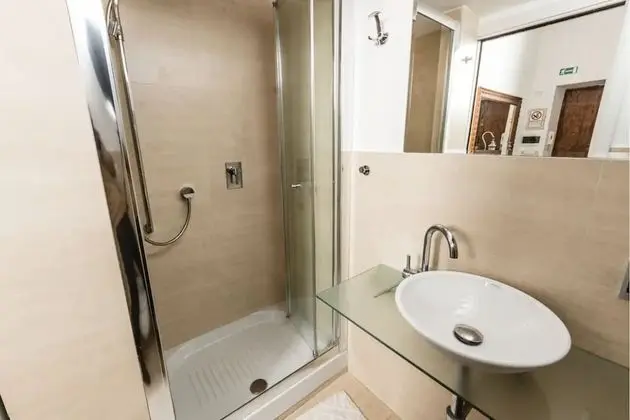 Tek Büyük Yataklı Oda, Özel Banyo (External)
