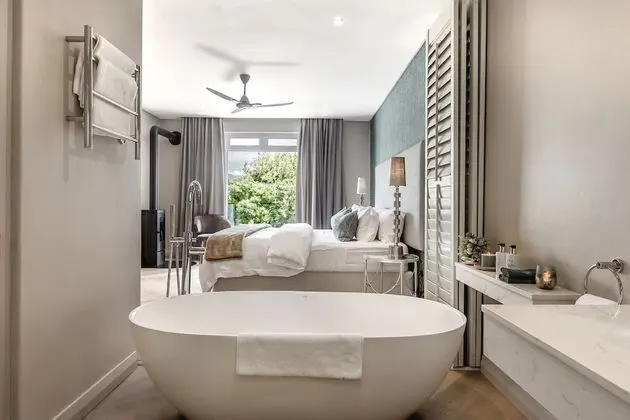 Luxury En-Suite King/Twin Mountain Views