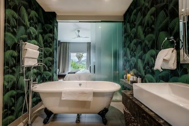 Luxury En-Suite King/Twin Mountain Views