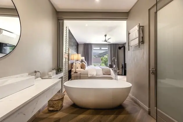 Luxury En-Suite King/Twin Mountain Views