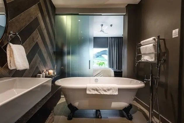 Luxury En-Suite King/Twin Mountain Views