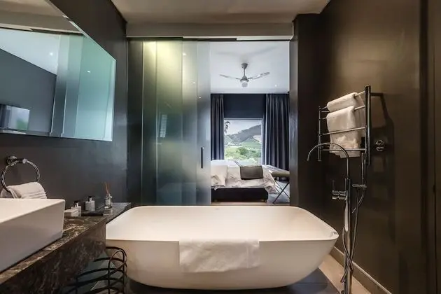 Luxury En-Suite King/Twin Mountain Views