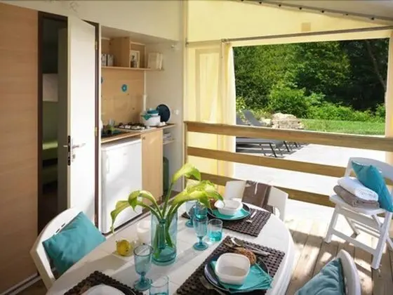 Karavan, Ortak Banyo (Le Tithome)