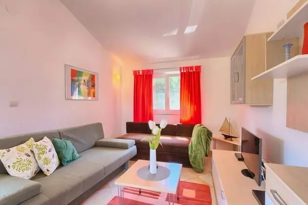 Standard Daire, Teras, Avlu Manzaralı