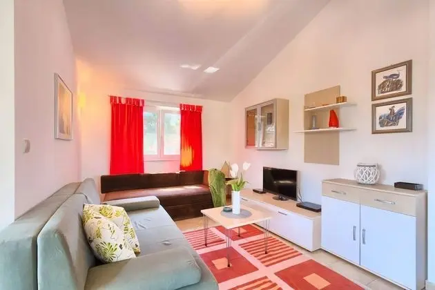 Standard Daire, Teras, Avlu Manzaralı