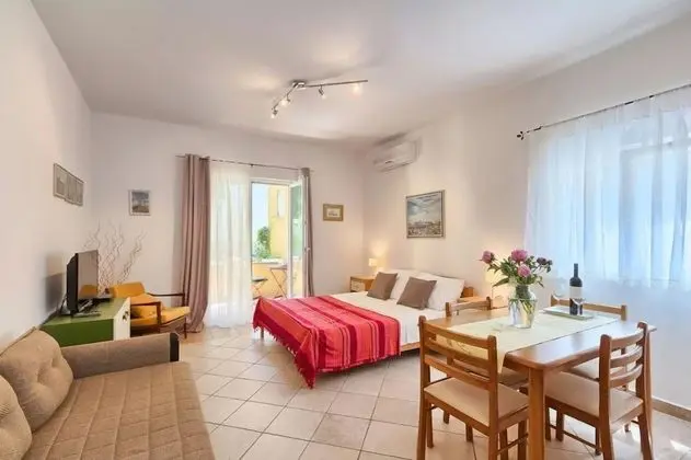 Standard Stüdyo, Avlu Manzaralı, Bahçeli