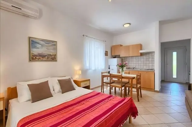 Standard Stüdyo, Avlu Manzaralı, Bahçeli