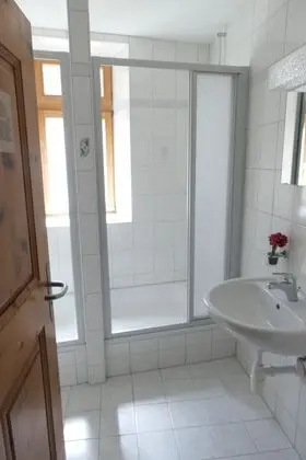 Basic Tek Büyük Yataklı Oda, Ortak Banyo