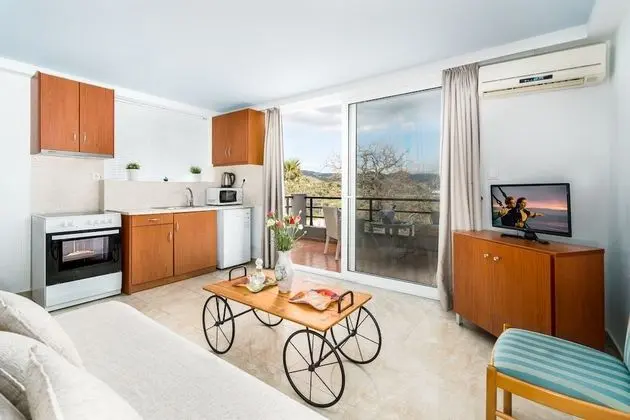 Apart Daire, 1 Yatak Odası, Balkon, Havuz Manzaralı