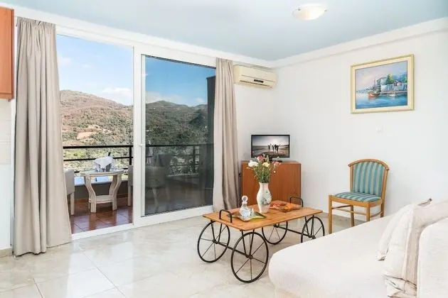 Apart Daire, 1 Yatak Odası, Balkon, Havuz Manzaralı