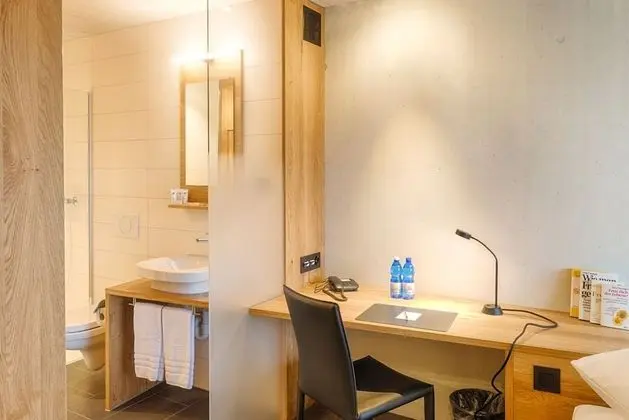 Deluxe Tek Büyük Yataklı Oda, Bahçe Manzaralı