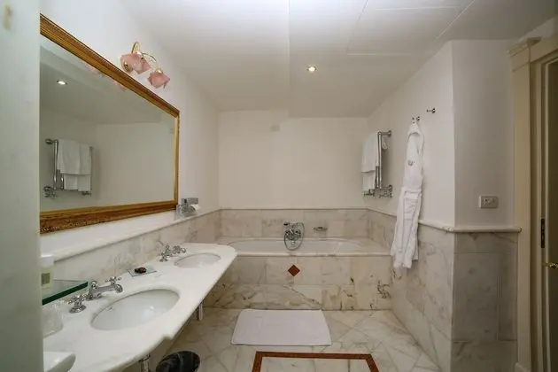 Süit, Balkon, Kule
