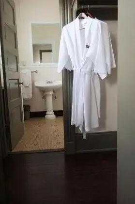 Oda, 1 Büyük (Queen) Boy Yatak