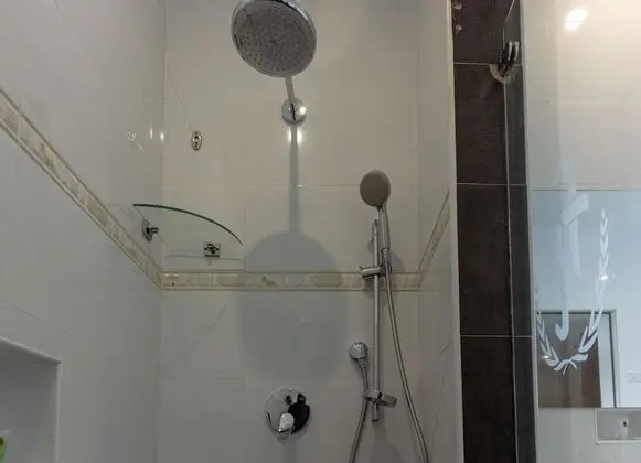 Standard Oda, 1 Büyük (Queen) Boy Yatak