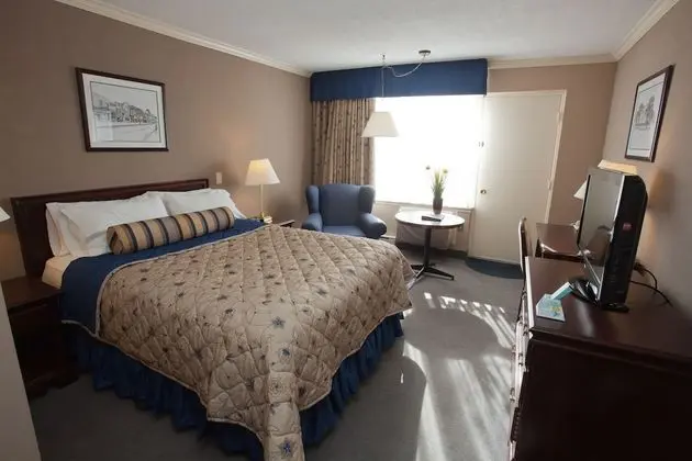 Queen Room with Drive Up Access