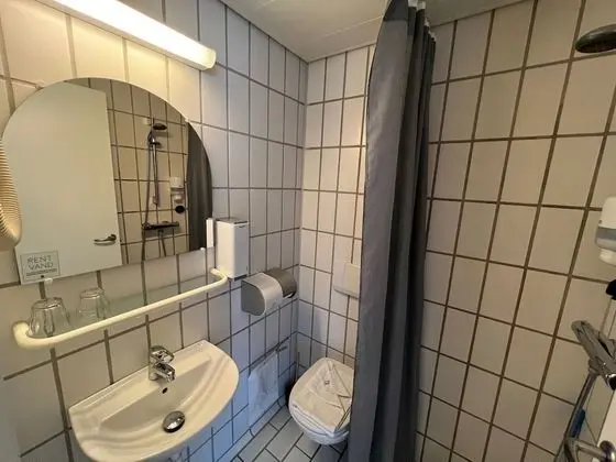 Basic Tek Büyük Yataklı Oda