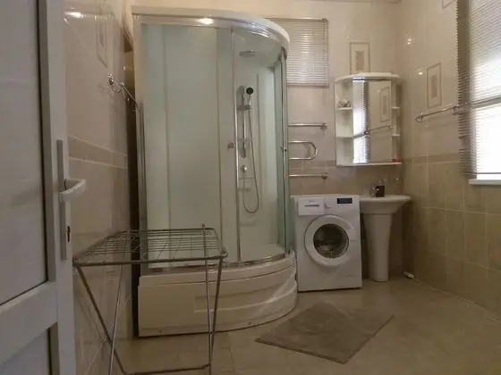 Tek Büyük veya İki Ayrı Yataklı Oda, Ortak Banyo