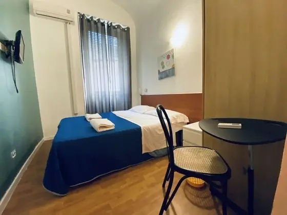 Tek Büyük Yataklı Oda, Ortak Banyo