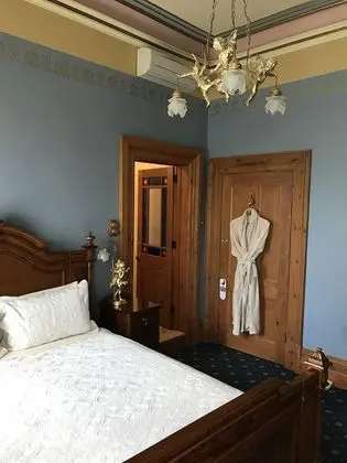 Tek Büyük Yataklı Oda (Upstairs Victorian King Room - Blue)