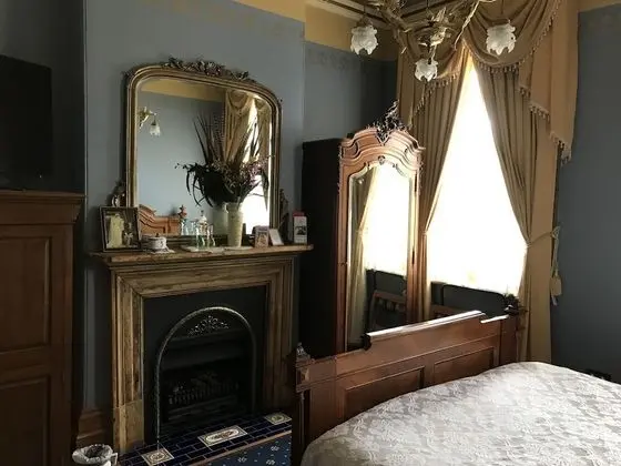 Tek Büyük Yataklı Oda (Upstairs Victorian King Room - Blue)