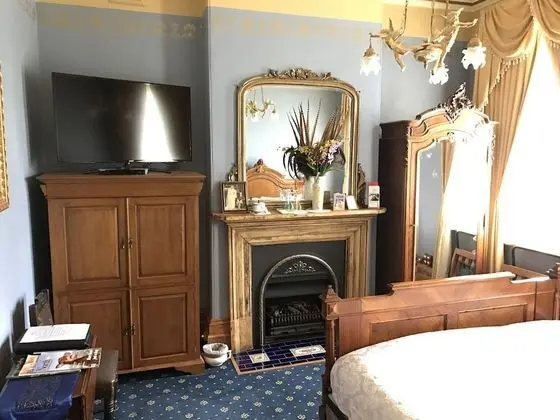 Tek Büyük Yataklı Oda (Upstairs Victorian King Room - Blue)