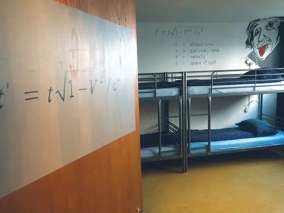 Basic Ortak Ranzalı Oda, Dağ Manzaralı (The Time Machine)