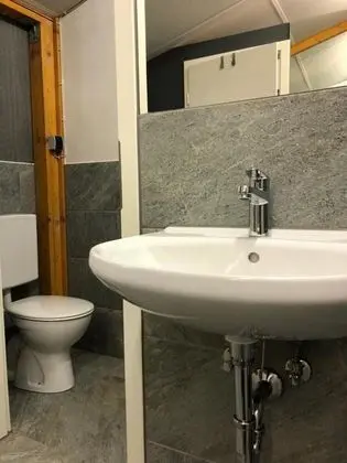 Family Dört Kişilik Oda, Ortak Banyo