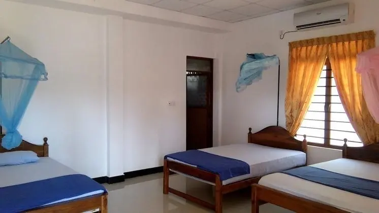 Basic Üç Kişilik Oda, Bahçe Manzaralı