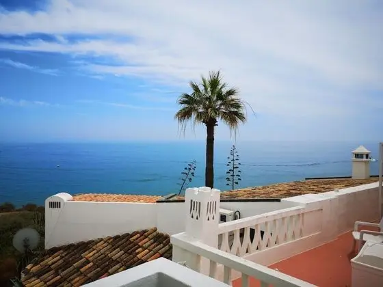 Tek Büyük Yataklı Oda, Balkon, Kısmi Deniz Manzaralı