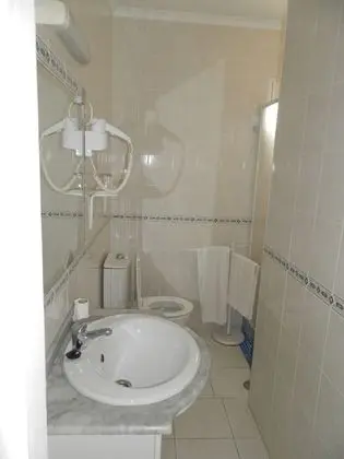 Tek Büyük Yataklı Oda, Balkon, Kısmi Deniz Manzaralı