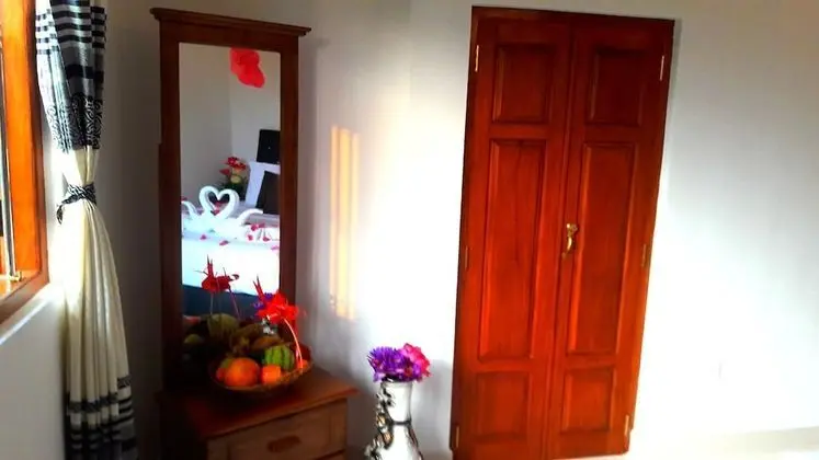 Deluxe Tek Büyük Yataklı Oda, 1 Çift Kişilik Yatak, Ortak Banyo, Bahçe Manzaralı