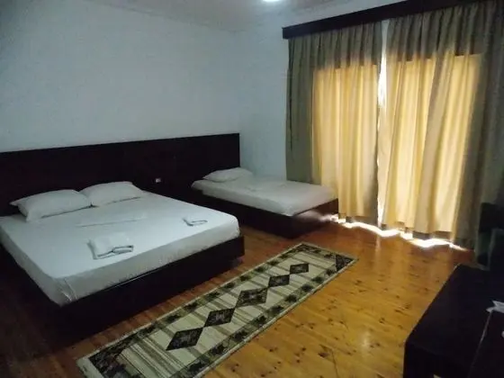 Üç Kişilik Oda