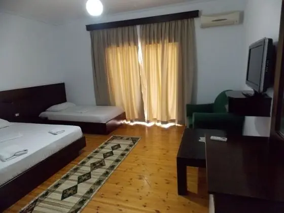 Üç Kişilik Oda