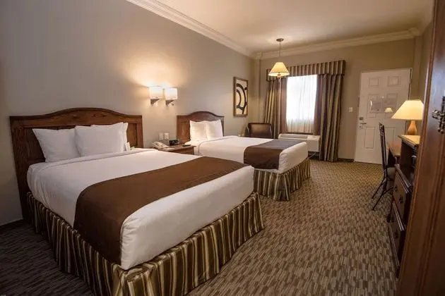 Tek Büyük Yataklı Oda, 2 Çift Kişilik Yatak