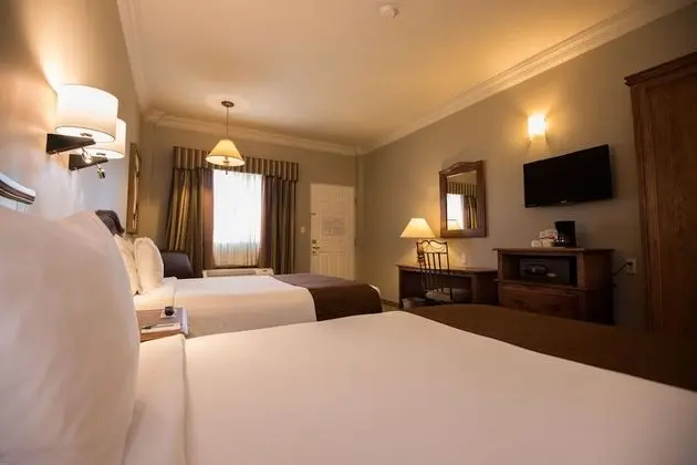 Tek Büyük Yataklı Oda, 2 Çift Kişilik Yatak